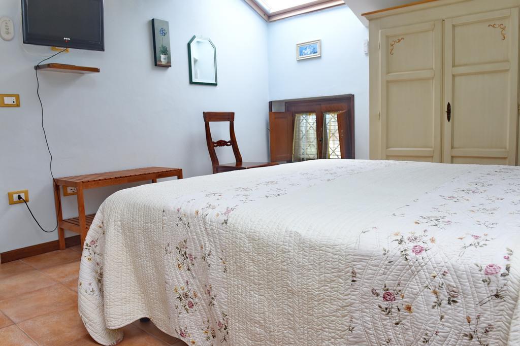 Casa Vacanze Il Cenito 卡斯特拉巴特 外观 照片