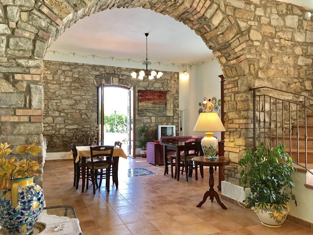 Casa Vacanze Il Cenito 卡斯特拉巴特 外观 照片