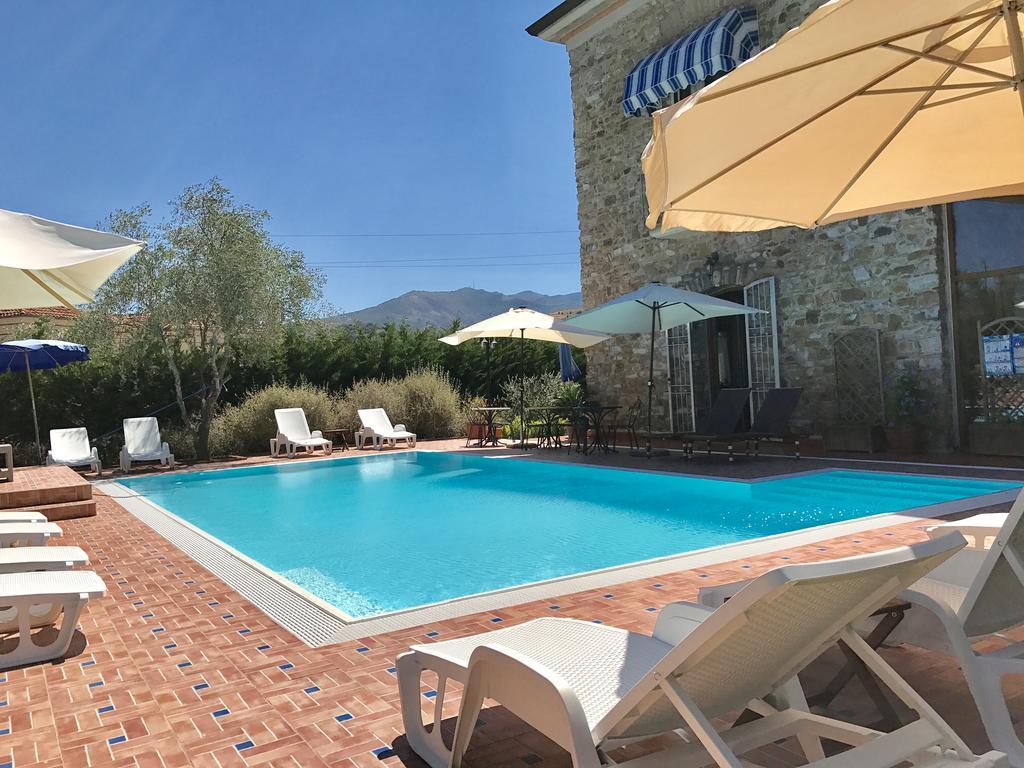 Casa Vacanze Il Cenito 卡斯特拉巴特 外观 照片